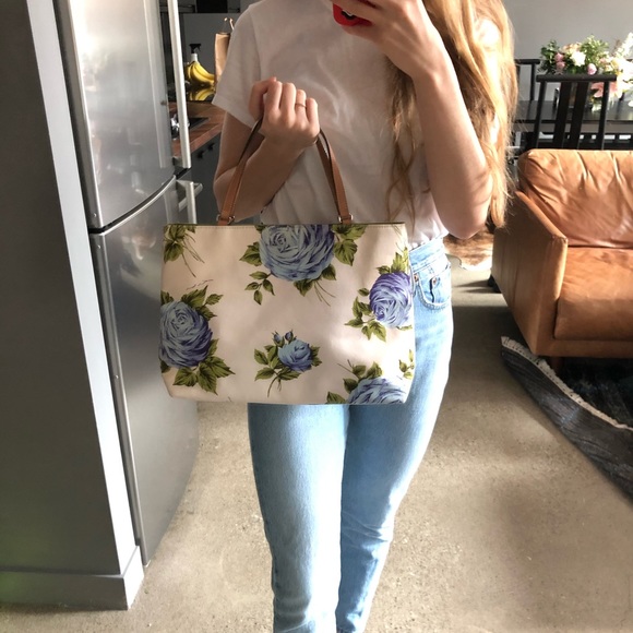 ❌SOLD❌Kate Spade Floral Tote - Picture 2 of 15